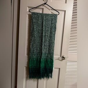 Women’s Capelli New York Green Scarf NWT